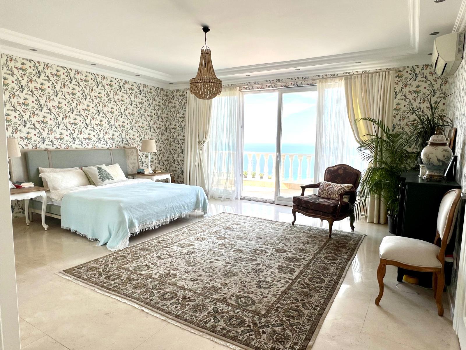 Bedroom with sea view